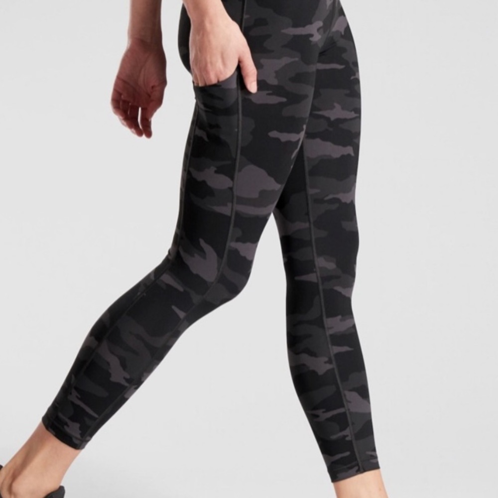 Athleta Ultimate Camo 7/8 Tight ⭐️